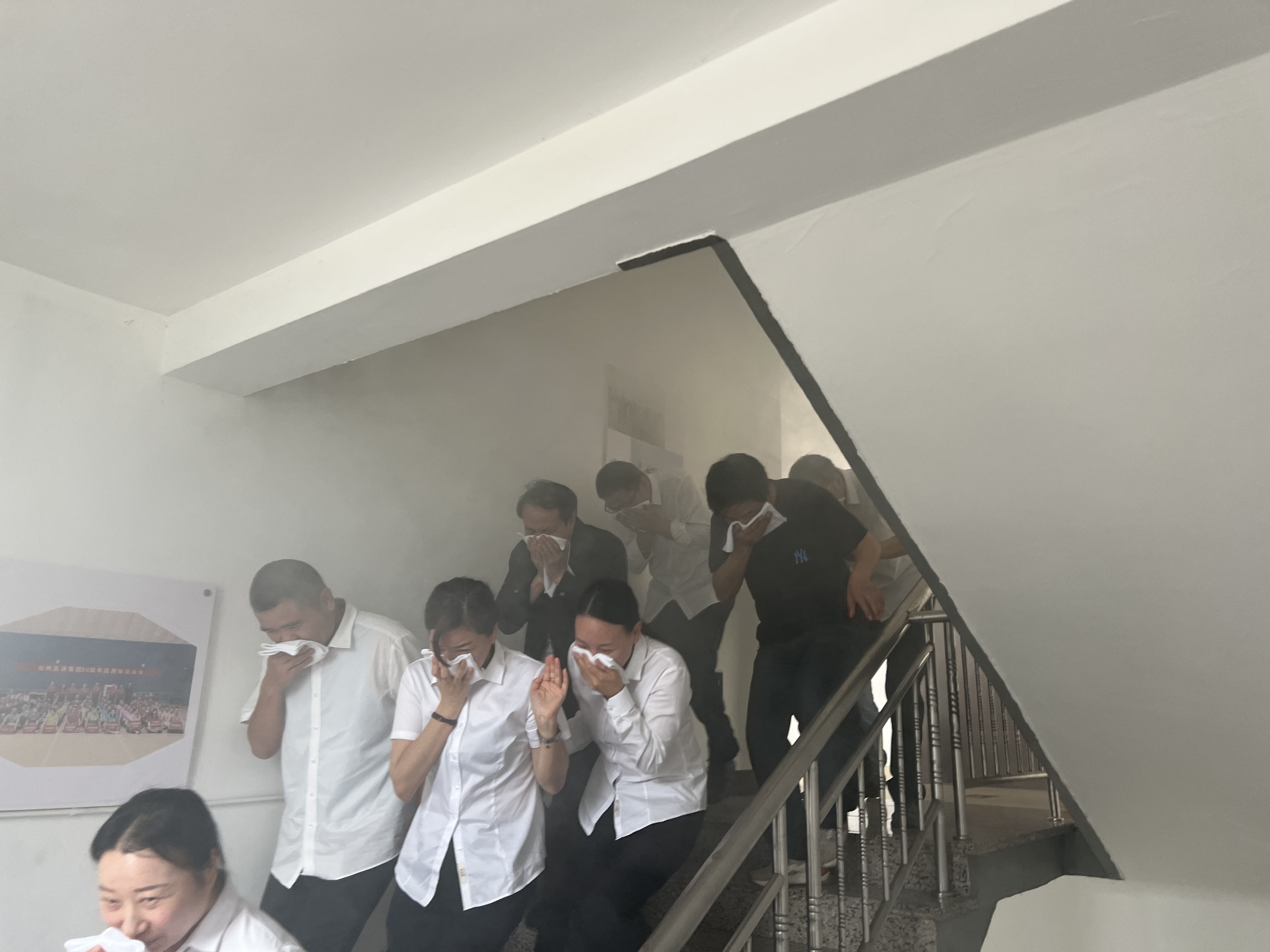 1718332736386589.jpg c605d35f75e8bac8998f4169b340492.jpg